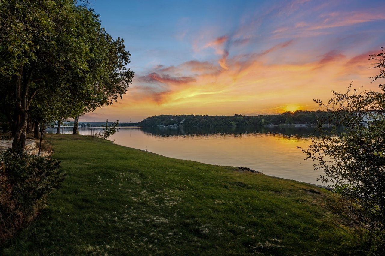 1700 Lakeshore Drive