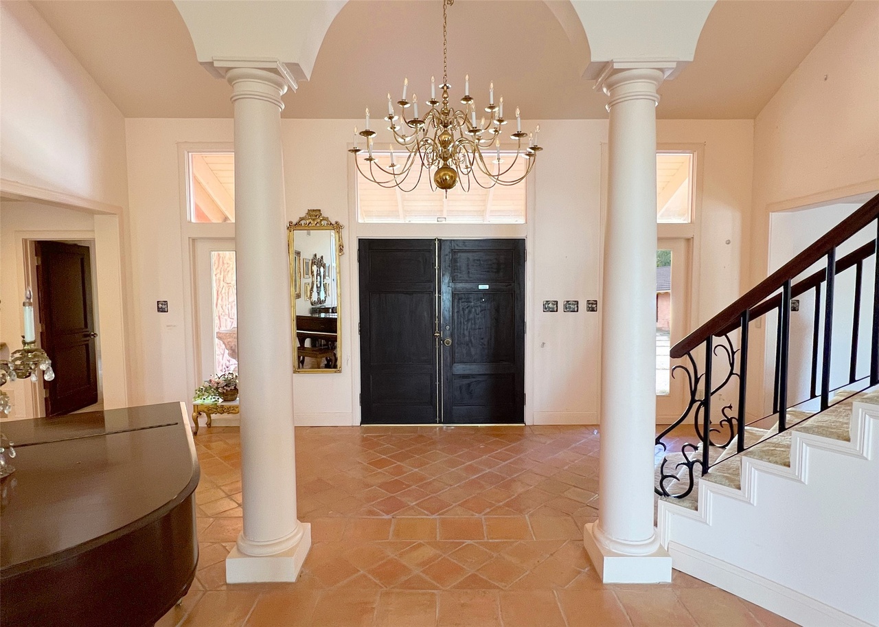 1700 Lakeshore Drive