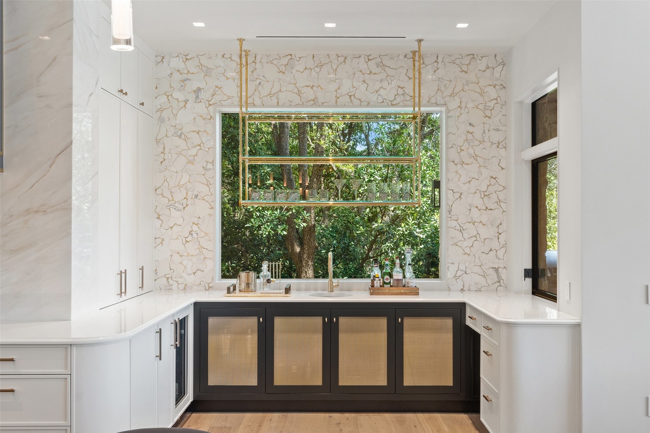 3111 Above Stratford