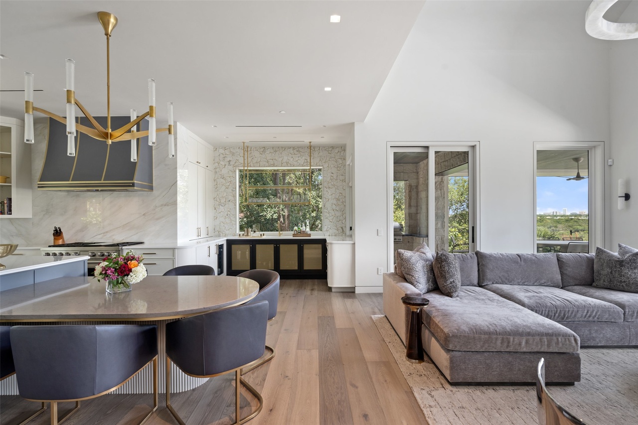 3111 Above Stratford