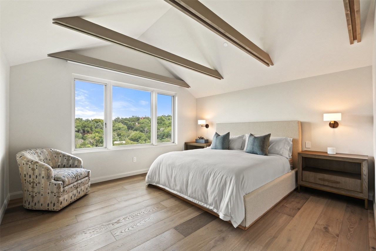 3111 Above Stratford